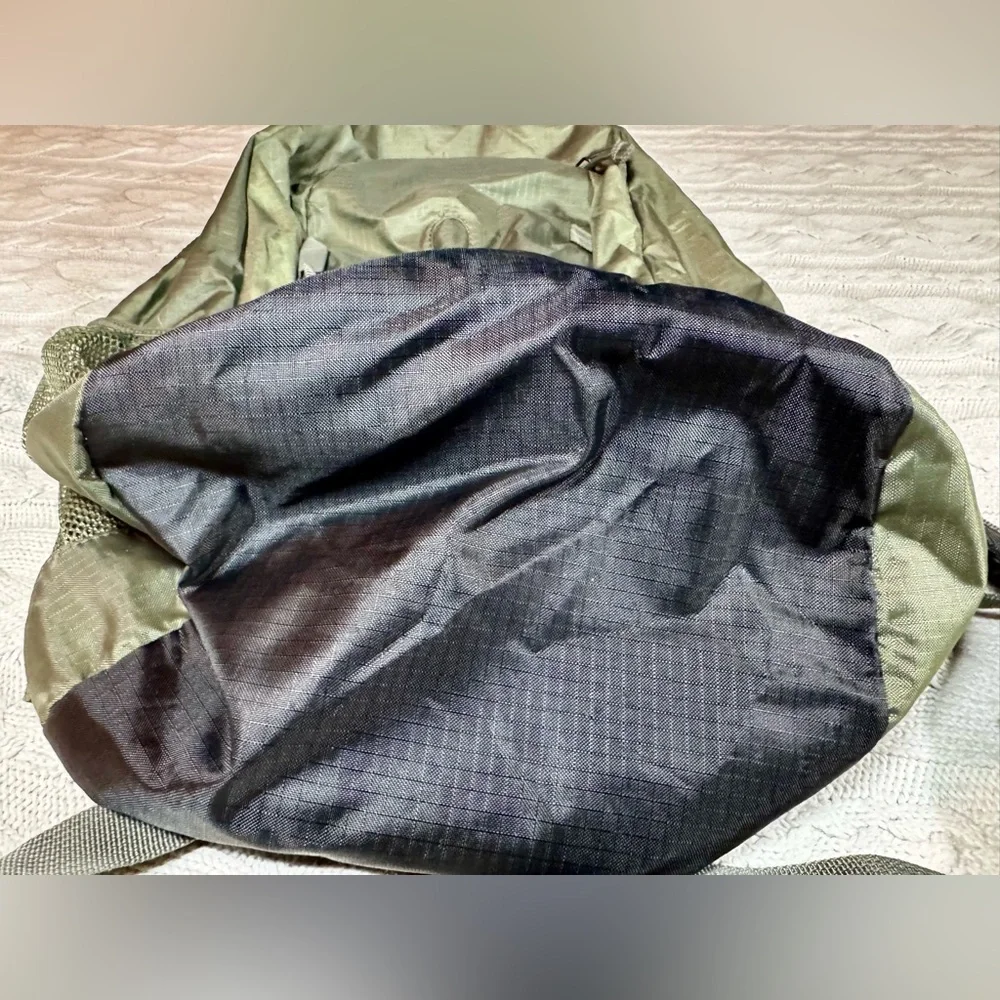 Eddie Bauer Green 20L Lightweight Stowaway Packable Spruce Green Backpack - Picture 9 of 16